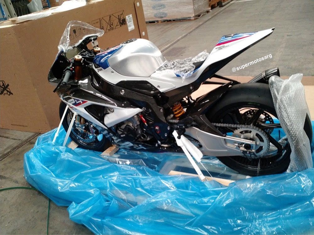 Una BMW HP4 Race está entre nosotros